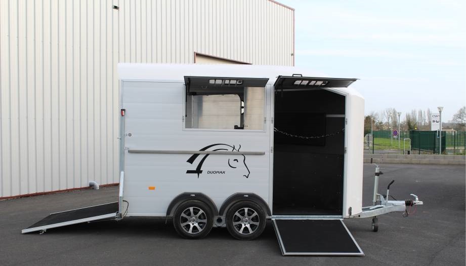 VAN DUOMAX CHEVAL LIBERTE