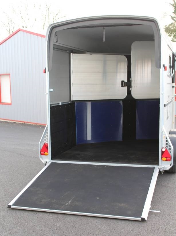 VAN DUOMAX CHEVAL LIBERTE
