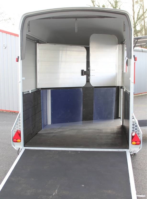 VAN DUOMAX CHEVAL LIBERTE